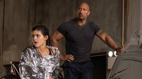 The Rock e Alexandra Daddario in 'San Andreas'