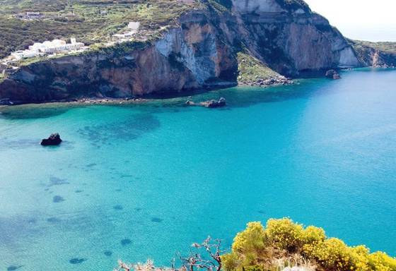 Per le Vacanze Estive Fai un Salto alle Incantevoli Isole Pontine