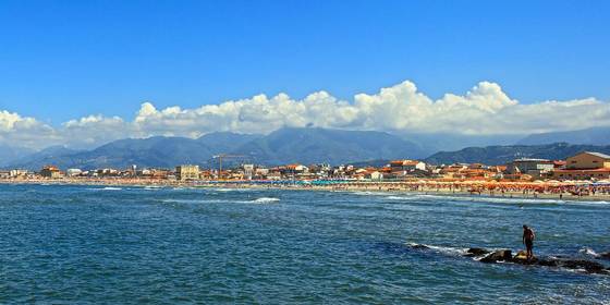 Una passeggiata a Forte dei Marmi, tra divertimento e mare