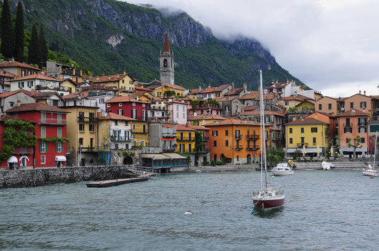 Varenna un Borgo bellissimo sul Lago, una cartolina dipinta