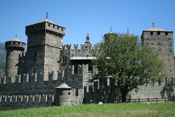 Scopri la bellezza del borgo di Fenis in provincia di Aosta