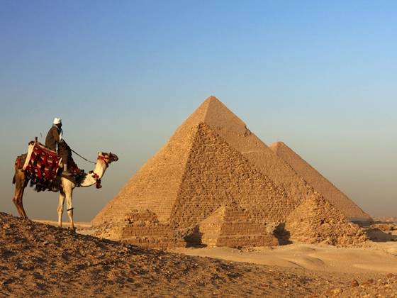 La Necropoli di Giza e le Antiche Piramidi