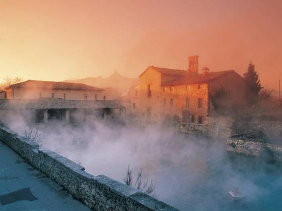 Ponte Primo Novembre alle Terme nell'Italia Centrale