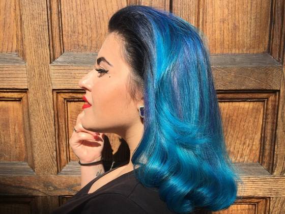 Consigli di Marchina hair styling per avere i capelli blu per l'estate
