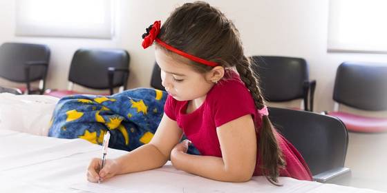 Come scegliere lo zaino scuola femmina adatto alla loro età