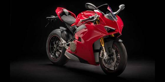 Ducati Panigale V4, ovvero mettere la targa ad una moto da corsa